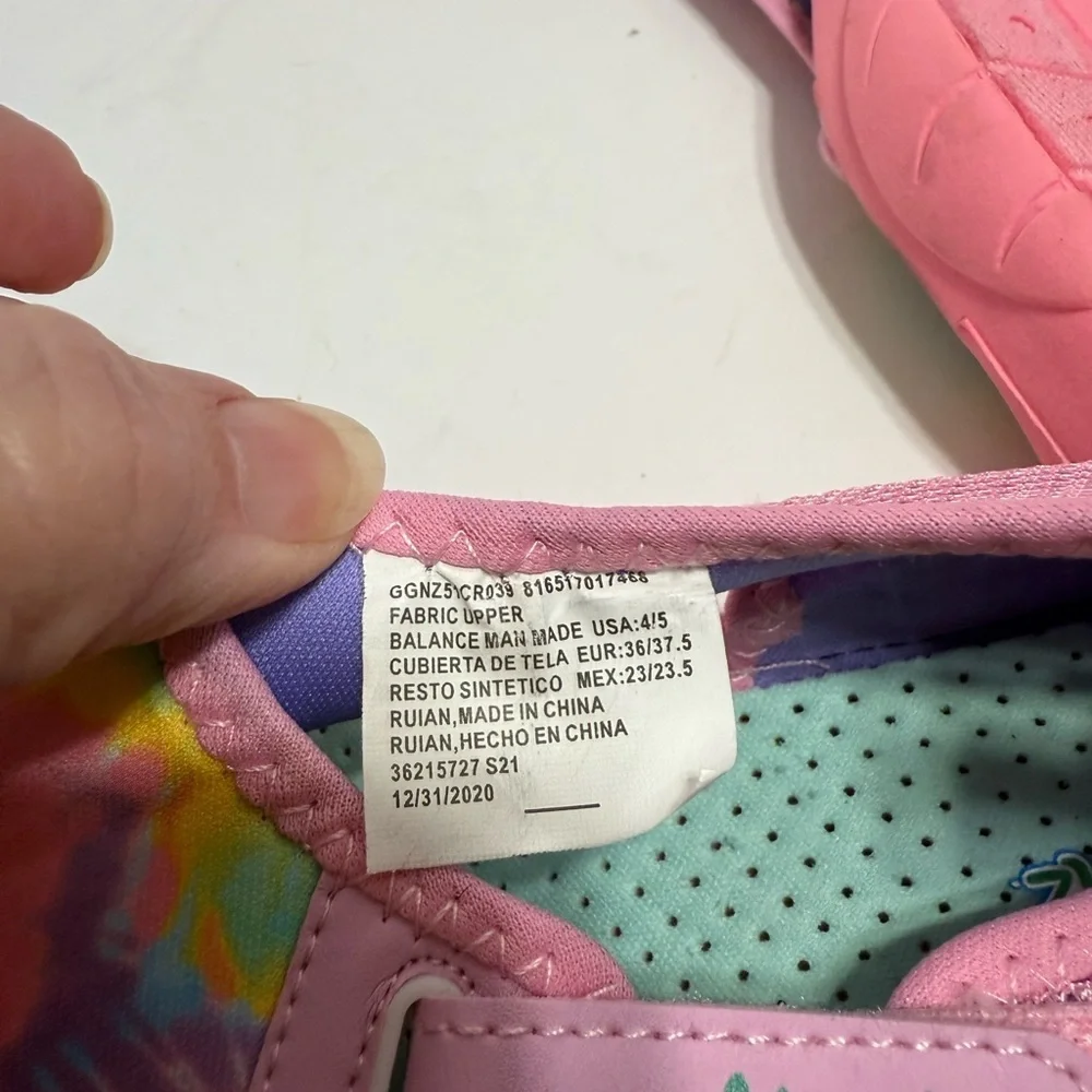 Vibrant Pink Tie-Dye Kids Water Shoes Sz 4/5 youth.